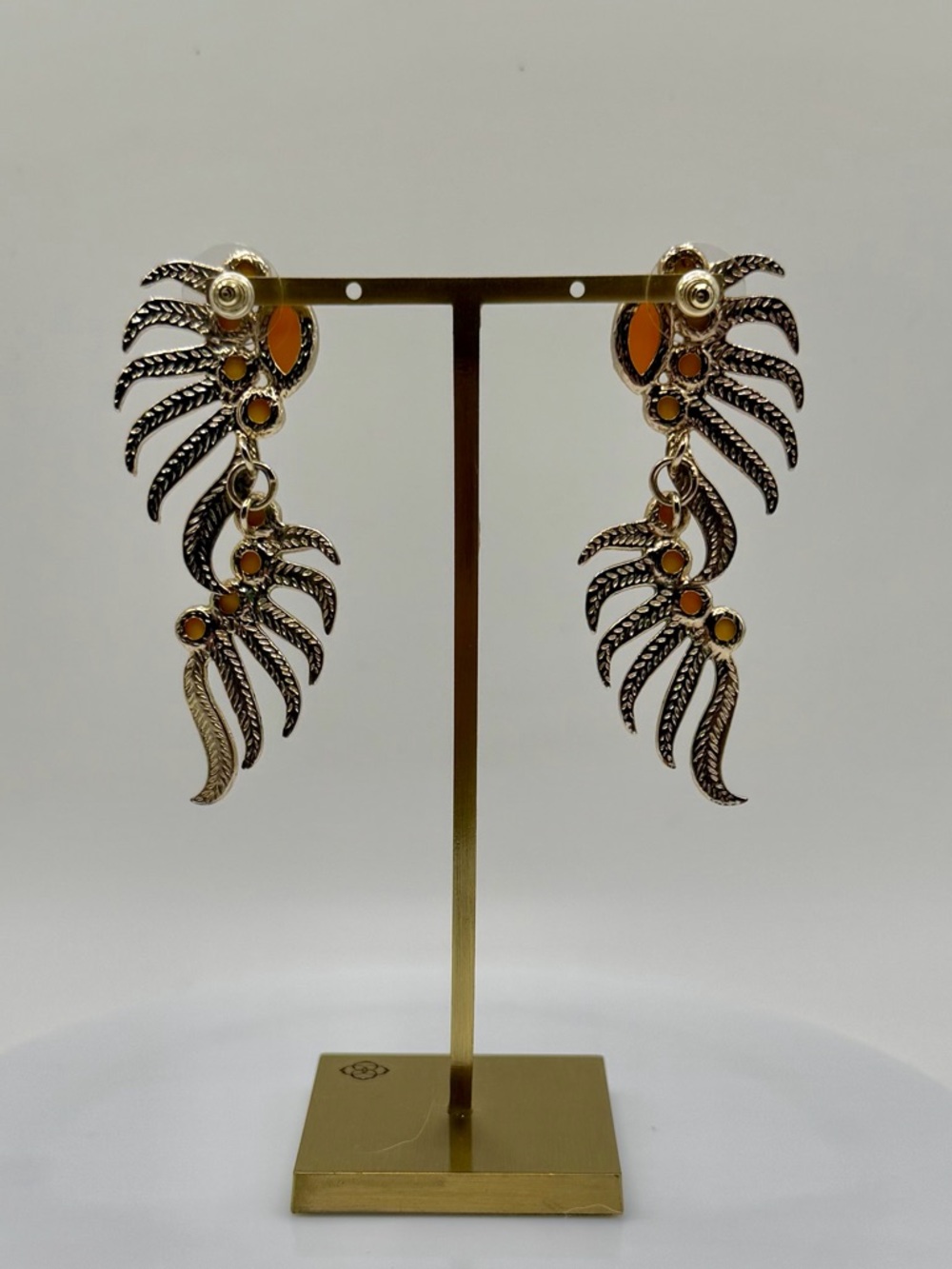 Kendra Scott Jill Gold Vintage Earrings in Yellow Onyx & Magnesite - Picture 5 of 12